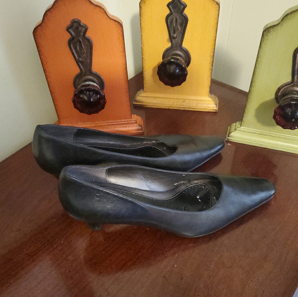 FINAL MARKDOWN: Comfortable Women's Heel